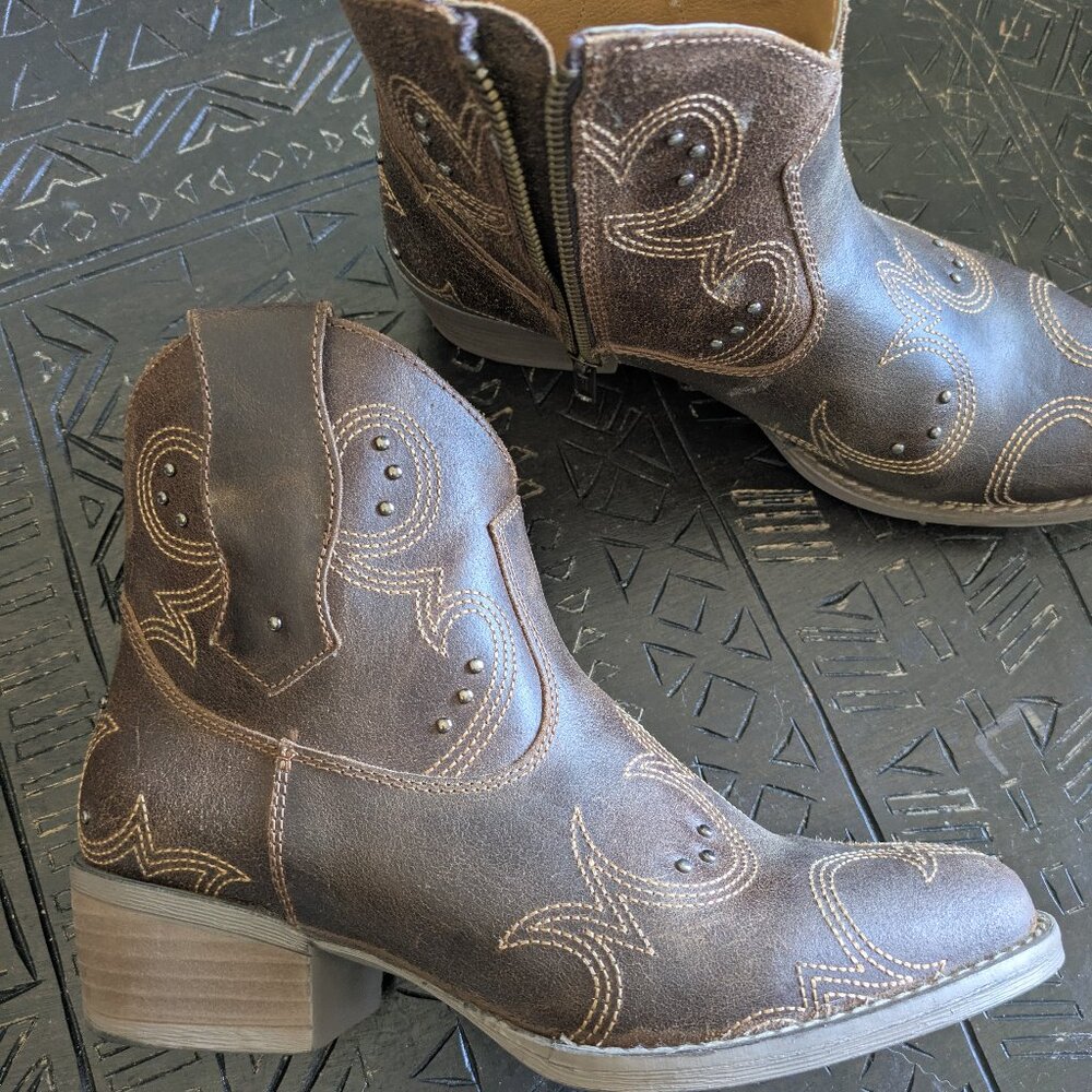 Sterling River Brown Ankle Cowboy Boots